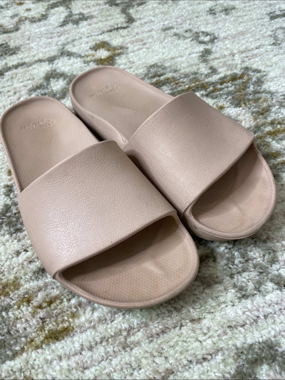 Archie’s foam slide sandals unisex beige/blush color size 9 - Picture 2 of 3